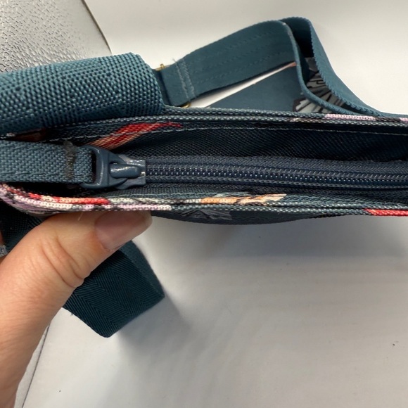 Dakine Floral Crossbody Bag - Picture 4 of 9